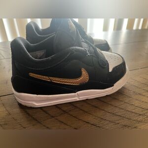 Nike Jordan Legacy Low